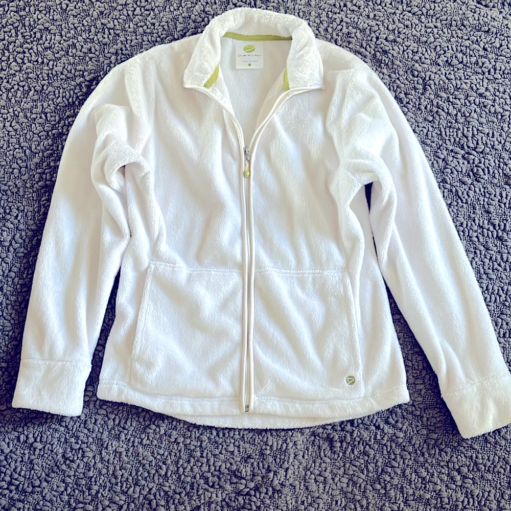 Dakini sz M white fuzzy jacket with zipper and 2 pockets. Smoke/Pet free home